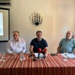 Presentación de Unidad Leonesa en El Bierzo que preside Rogelio Blanco, en la imagen junto al portavoz Javier Callado, entre otros