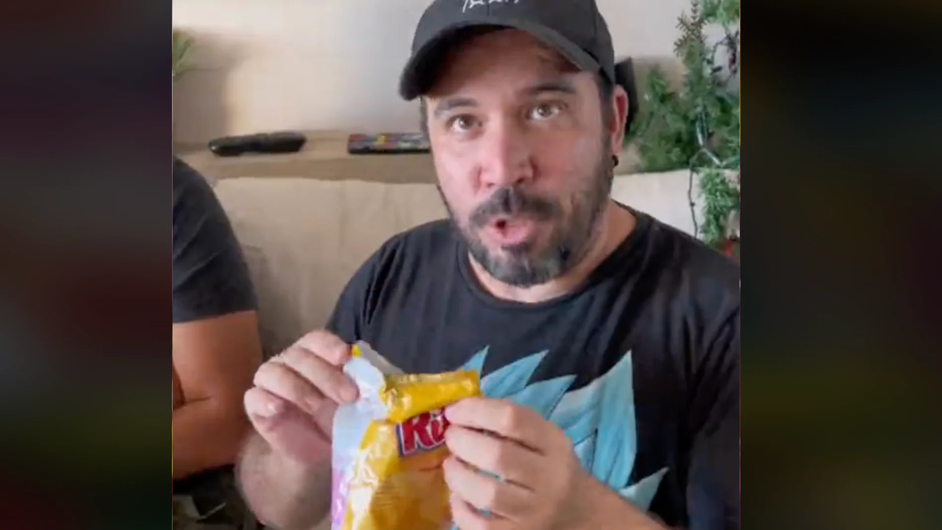 Latinos prueban las chuches españolas: "Nunca había probado nada igual"