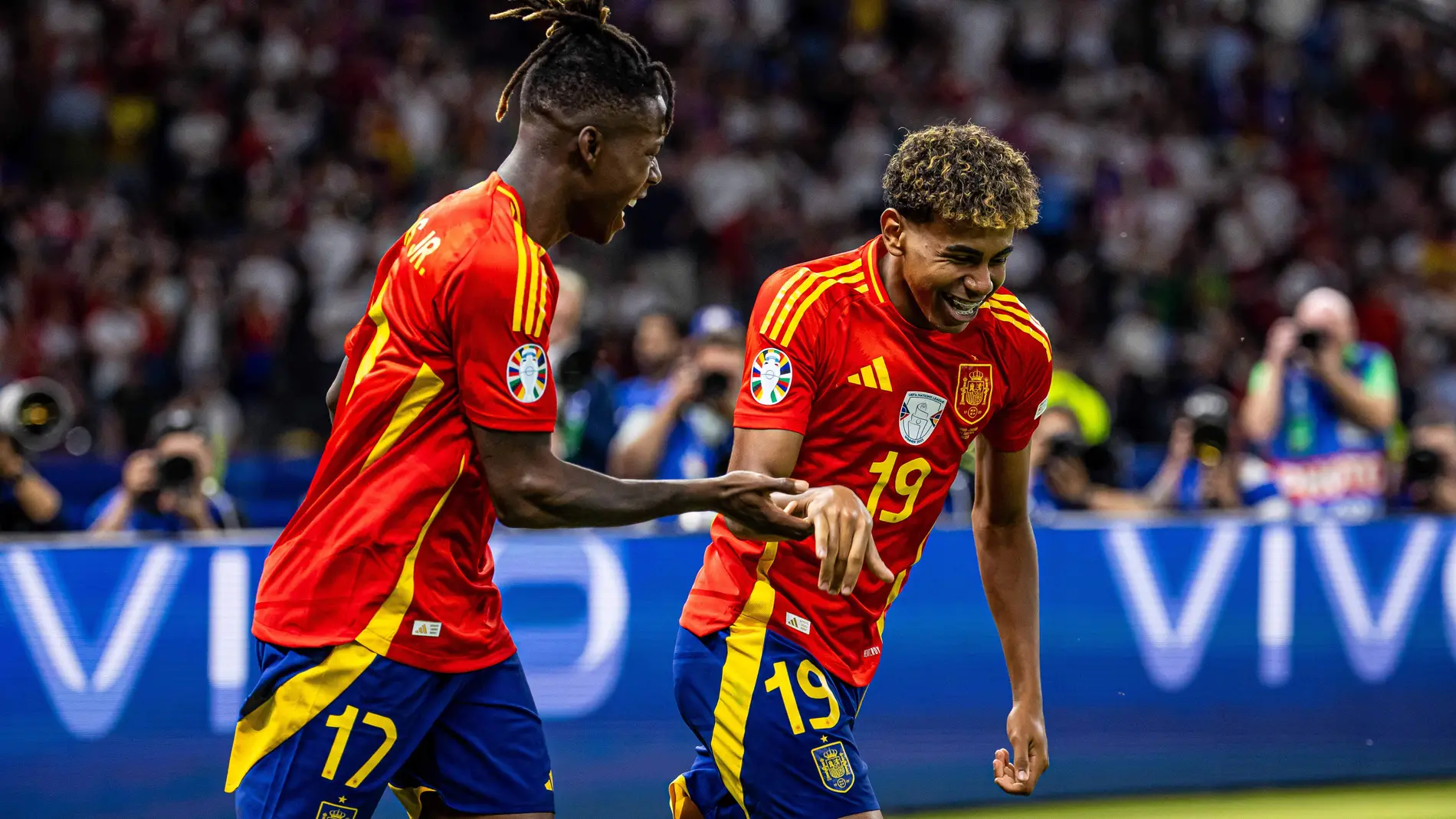 Nico Williams y Lamine Yamal con la Selección