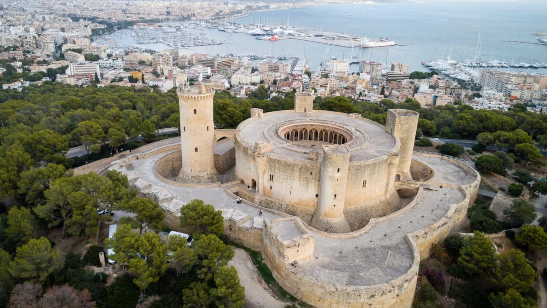 Los cinco castillos más impresionantes de la costa española