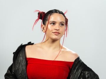 CATALUNYA.-Rosalía publica un fragmento de una nueva canción en un directo en Instagram: "Puta, soy la Rosalía, solo sé servir"