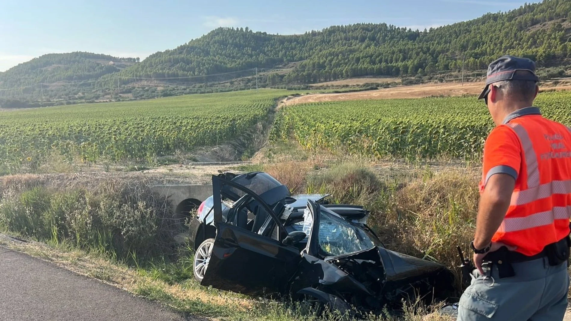 Cuatro madrileños heridos graves al chocar contra una estructura de hormigón en Aibar (Navarra)