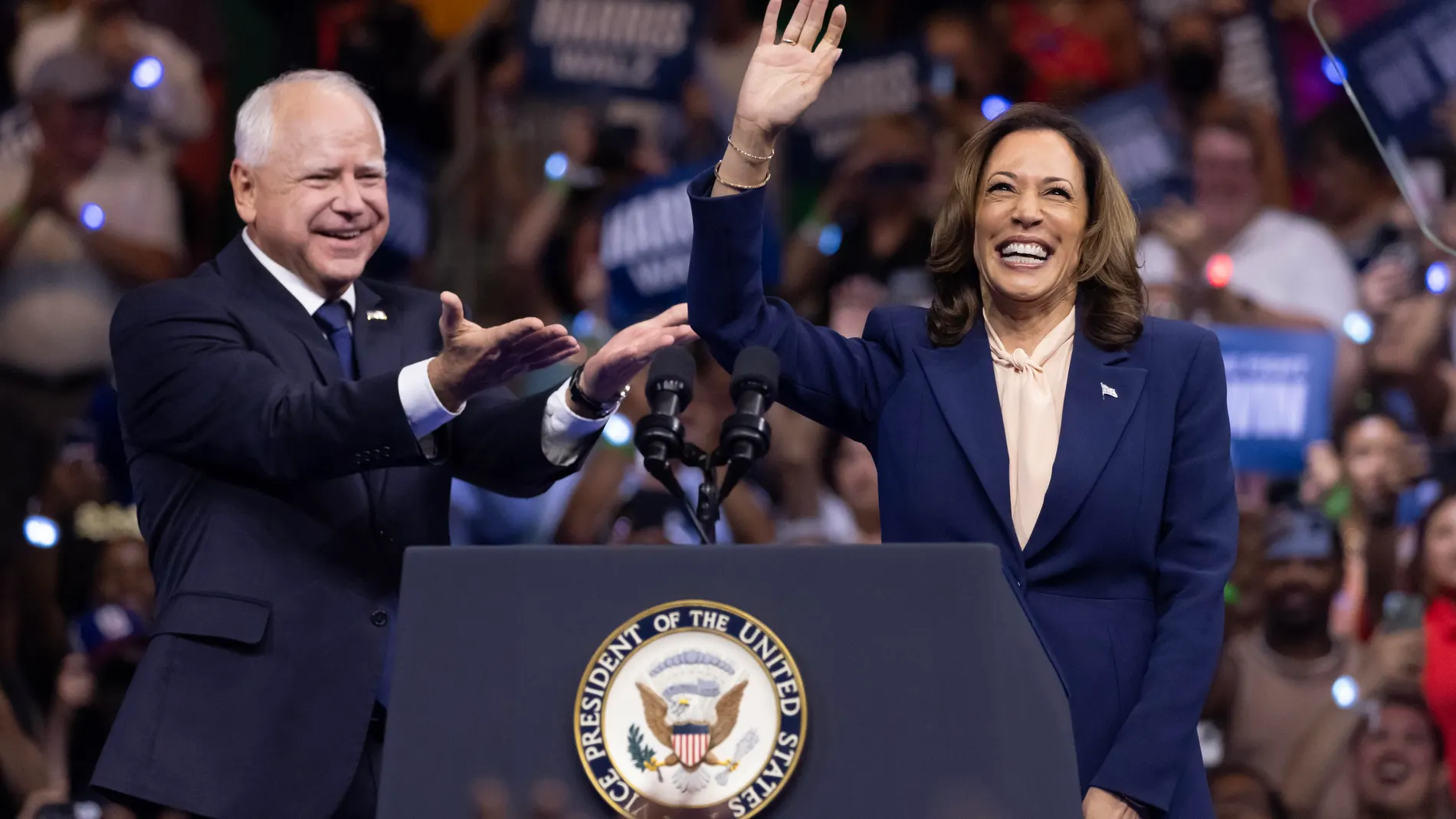 Philadelphia (United States), 06/08/2024.- Democratic presidential candidate US Vice President Kamala Harris (R) holds a campaign rally with her new running mate Democratic vice presidential candidate Minnesota Governor Tim Walz (L) at the Liacouras Center at Temple University in Philadelphia, Pennsylvania, USA, 06 August 2024. Earlier, Harris announced Walz as her running mate for the 2024 presidential election and this is their first campaign event together. (Filadelfia) EFE/EPA/MICHAEL REY...