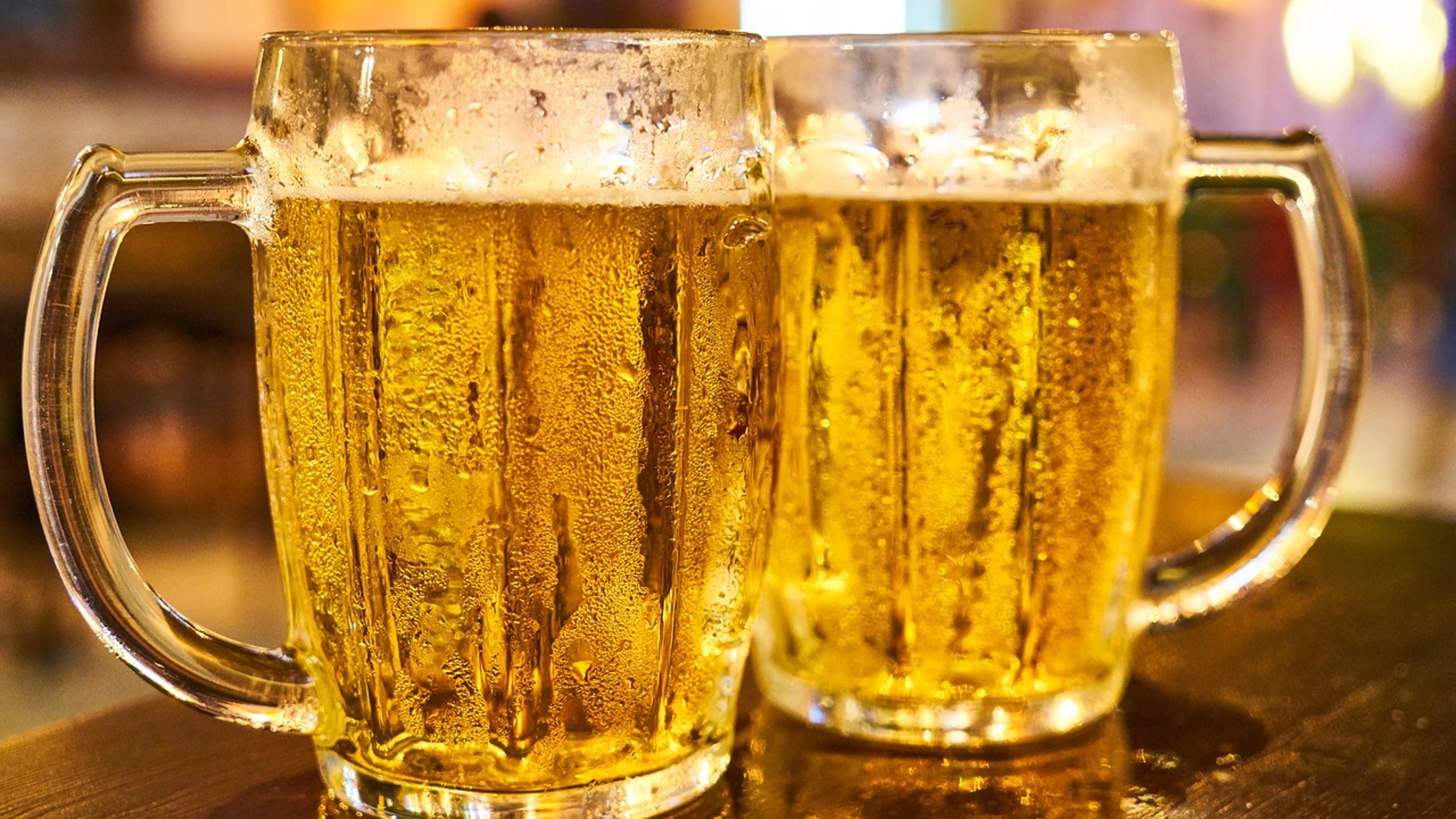 Jarras de cerveza helada