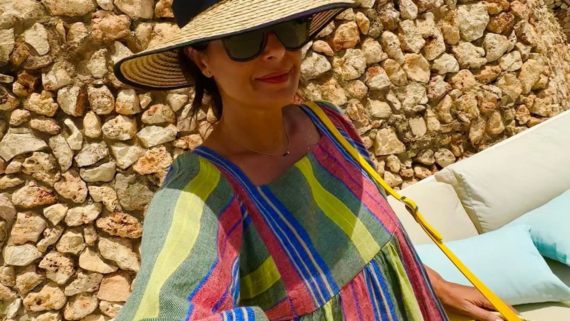 Nuria Roca y su look en Menorca.