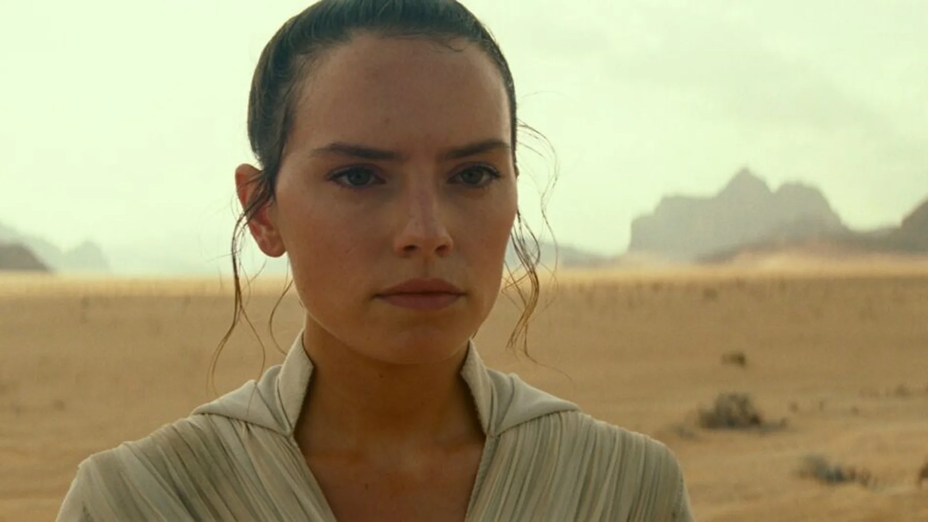 La actriz de 'Star Wars', Daisy Ridley, confiesa que padece la enfemedad de Graves