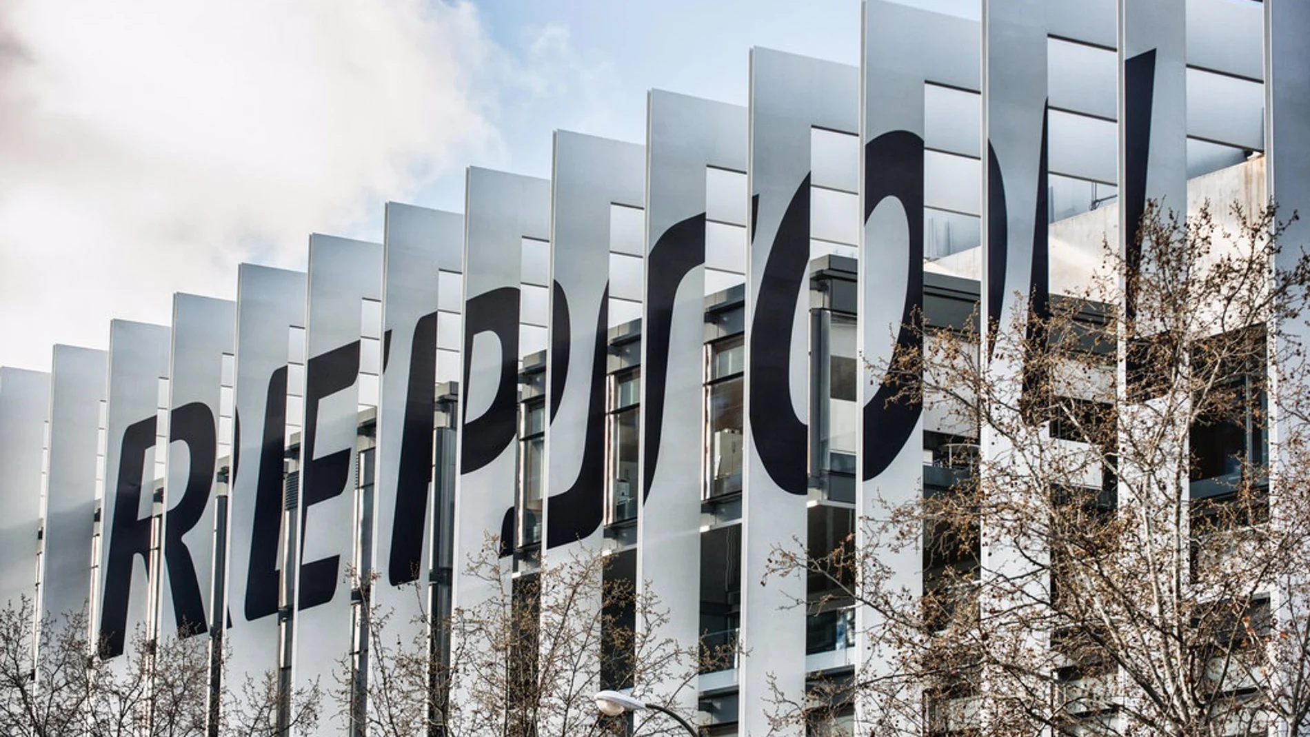 Economía.- Repsol inicia este miércoles su programa de recompra de 20 millones de acciones, el 1,7% de su capital