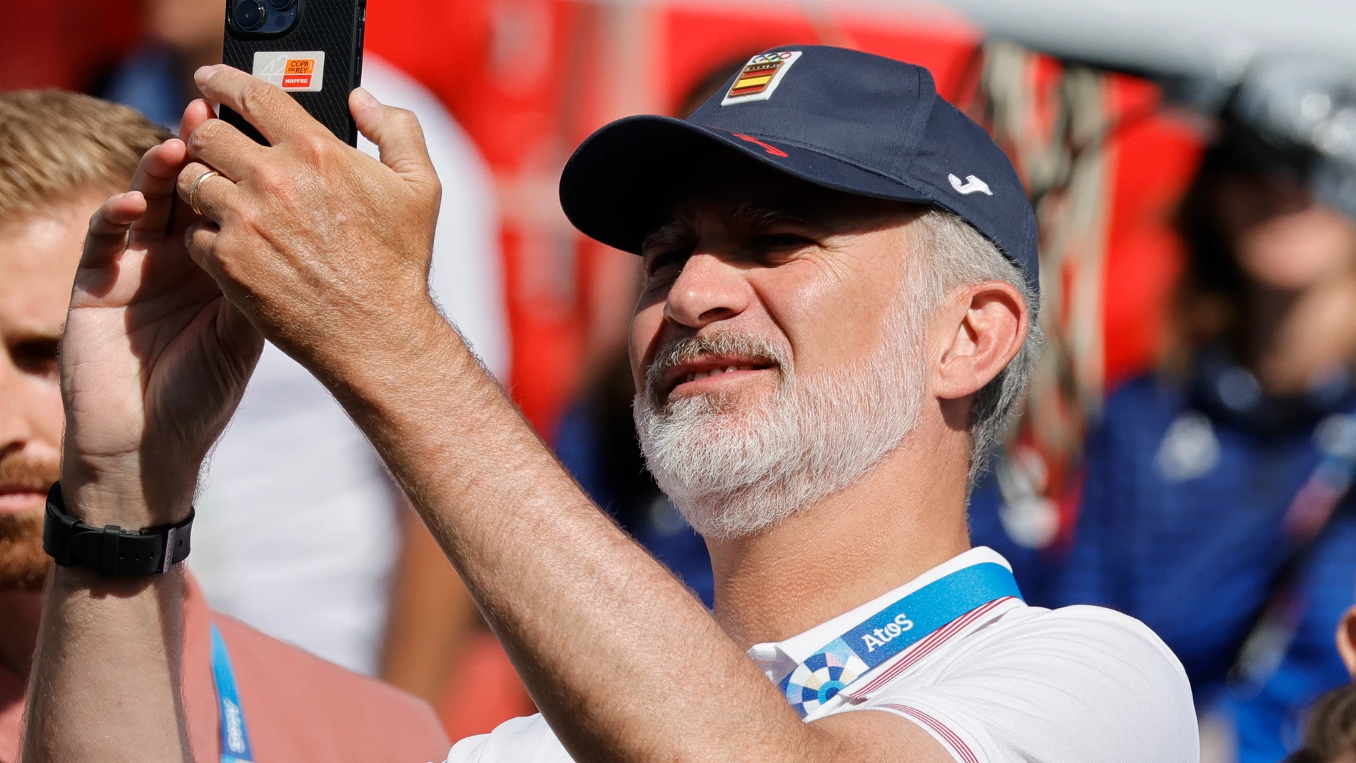 PARÍS, 07/08/2024.- El rey Felipe VI asiste a la semifinal masculina de búlder y dificultad en escalada deportiva en el marco de los Juegos Olímpicos París 2024, este miércoles, en la capital gala. EFE/ Lavandeira Jr
