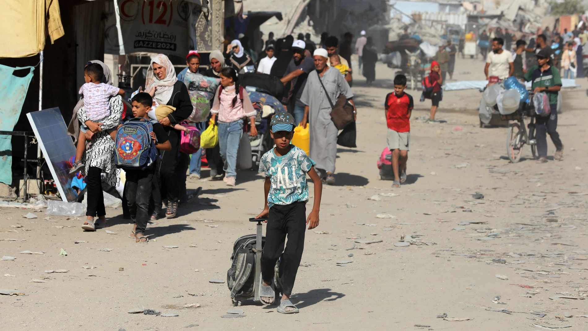 August 8, 2024, Khan Yunis, Gaza Strip, Palestinian Territory: Displaced Palestinians leave an area in east Khan Yunis towards the west, after the Israeli army issued a new evacuation order for parts of the city, in the southern Gaza Strip on August 8, 2024, amid the ongoing conflict between Israel and the Palestinian Hamas militant group 08/08/2024