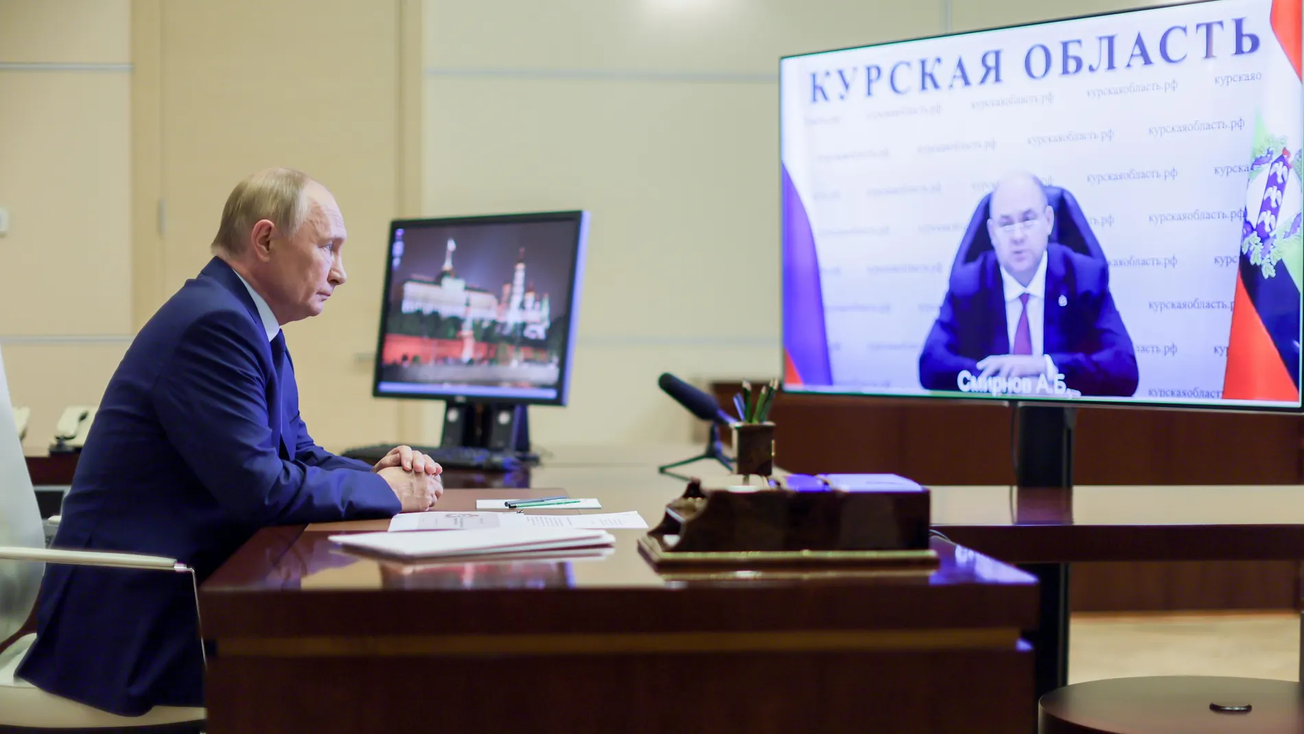 Novo-ogaryovo (Russian Federation), 07/08/2024.- Russian President Vladimir Putin holds a video conference meeting with Kursk Region Acting Governor Alexei Smirnov at the Novo-Ogaryovo state residence, outside Moscow, Russia, 08 August 2024. (Rusia, Moscú) EFE/EPA/GAVRIIL GRIGOROV / SPUTNIK / KREMLIN POOL MANDATORY CREDIT