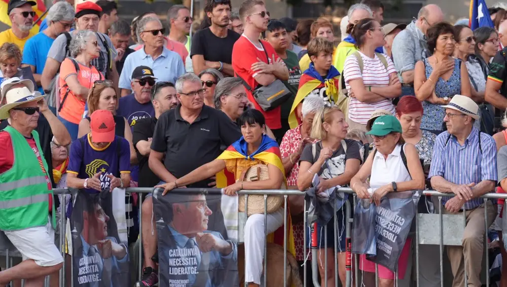 Concentración para recibir al expresidente de la Generalitat Carles Puigdemont en Barcelona