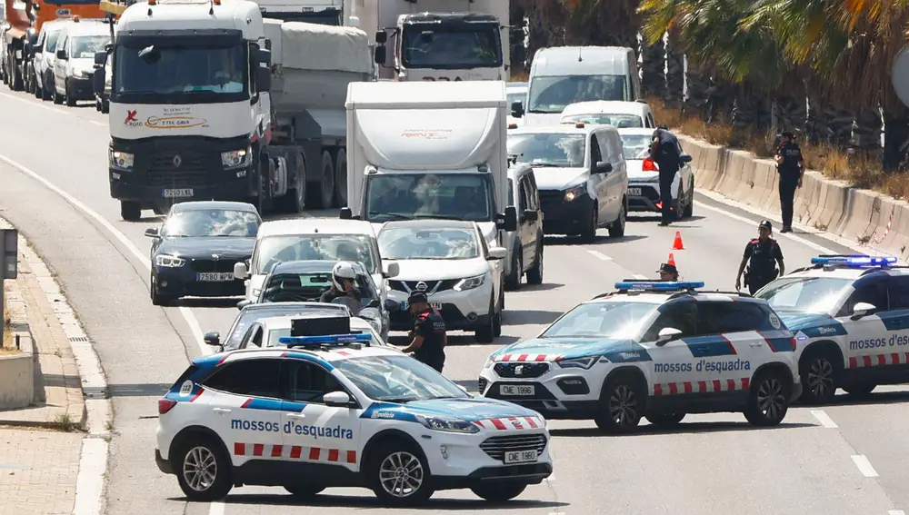 La operación "Jaula" de los Mossos para localizar a Puigdemont provoca retenciones viarias