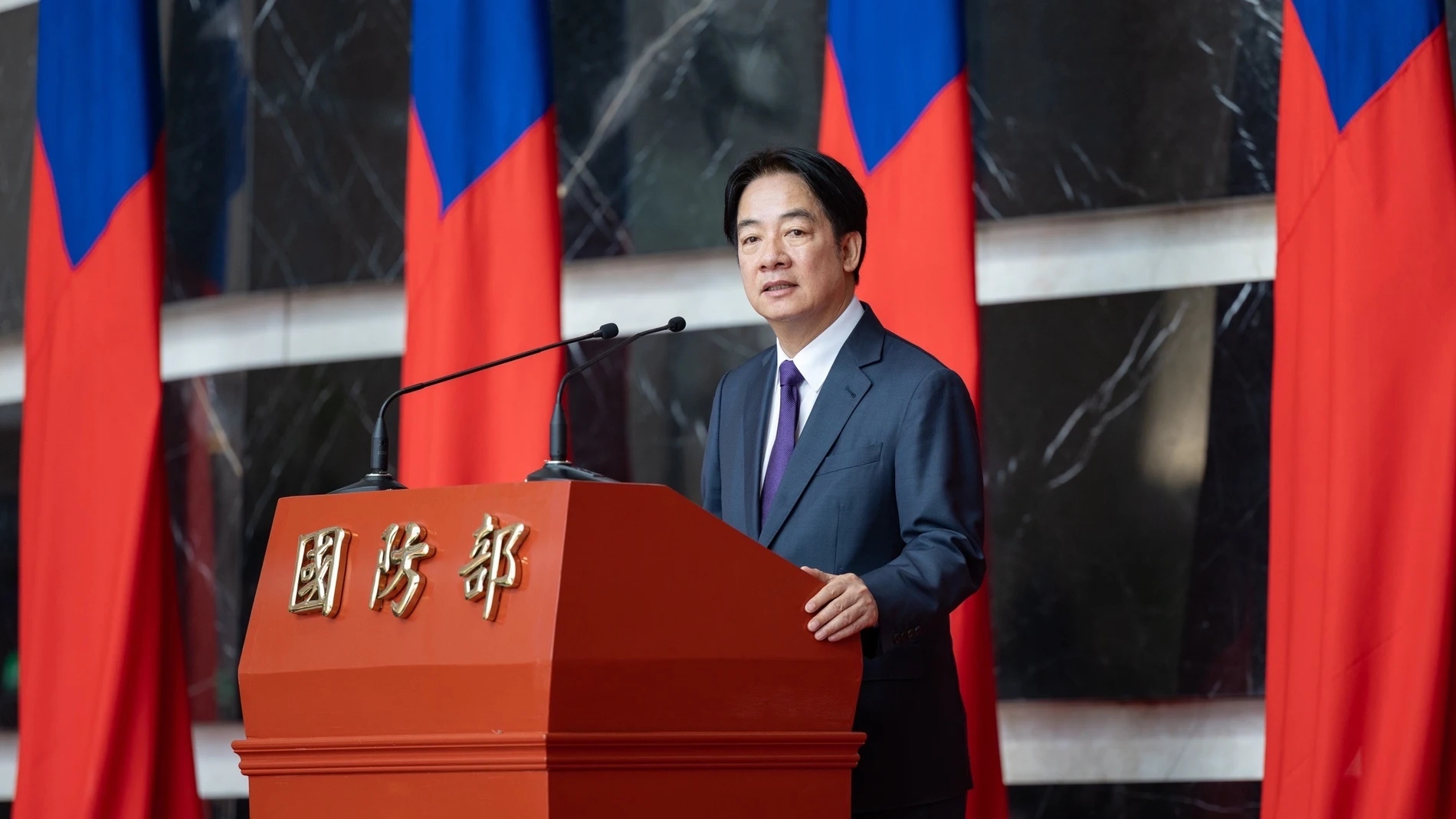 TAIPÉI, 08/08/2024.-El presidente taiwanés, William Lai (Lai Ching-te), pronuncia un discurso ante un grupo de generales recién ascendidos en la sede del Ministerio de Defensa Nacional de Taiwán. El presidente de Taiwán, William Lai (Lai Ching-te), subrayó este jueves su intención de construir una “fuerza militar de acero” para contener la amenaza de China y garantizar “la supervivencia y el desarrollo” de la isla.-EFE/ Liu Shu-fu / Oficina Presidencial de Taiwán***SOLO USO EDITORIAL/SOLO DIS...