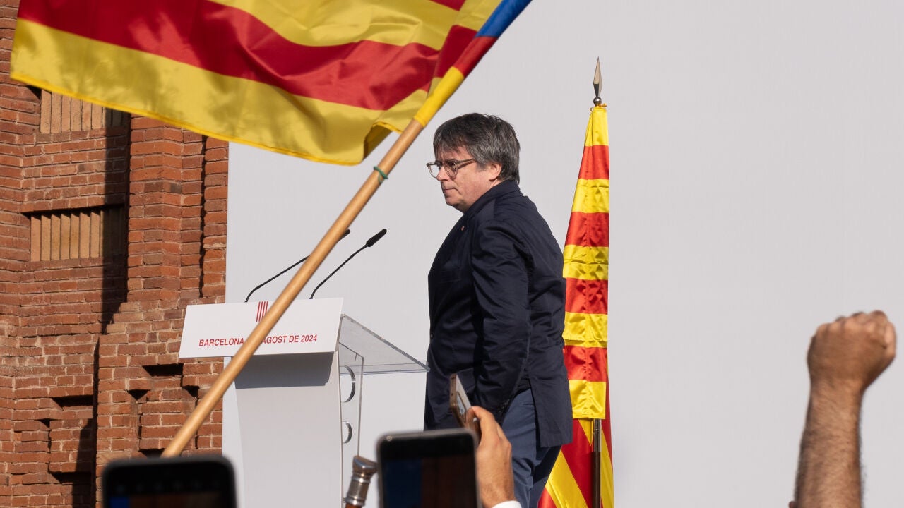 Asuntos Internos requisa los móviles de los tres mossos investigados por la fuga de Puigdemont