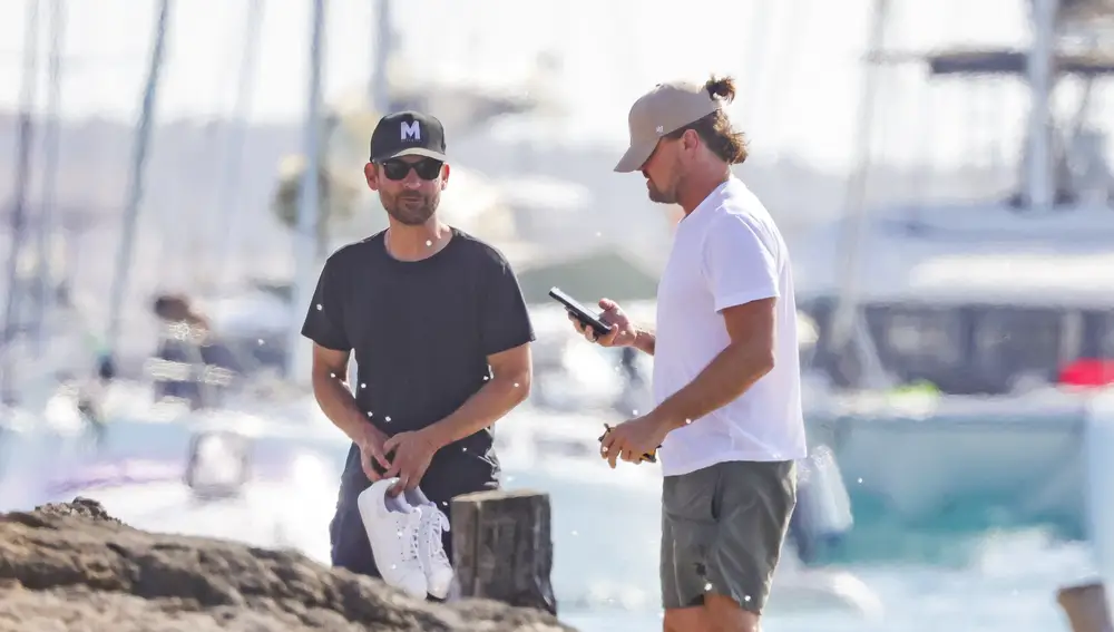 Tobey Maguire y Leonardo DiCaprio en Ibiza