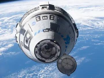 Starliner en su maniobra de acercamiento a la Estación Espacial Internacional. Starliner en su maniobra de acercamiento a la Estación Espacial Internacional.