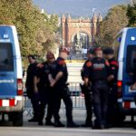 Illa llega a un Parlament blindado por los Mossos a la espera de la vuelta de Puigdemont