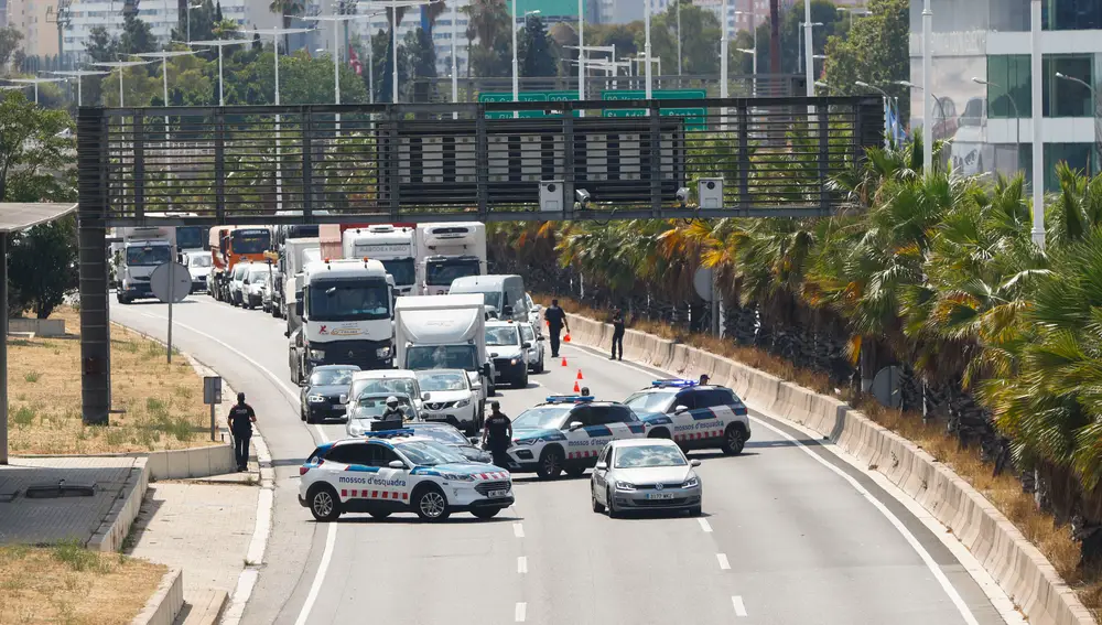La operación "Jaula" de los Mossos para localizar a Puigdemont provoca retenciones viarias