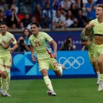 Sergio Camello celebra uno de sus dos goles en la prórroga