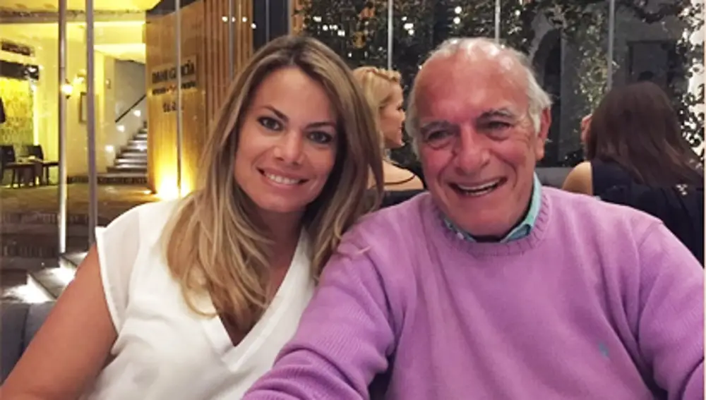 Carla Goyanes junto a su padre, Carlos Goyanes