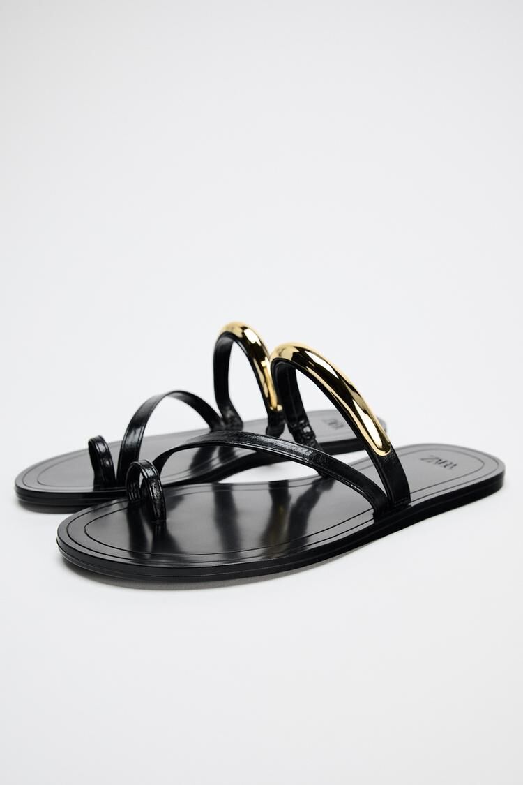 Sandalias planas.