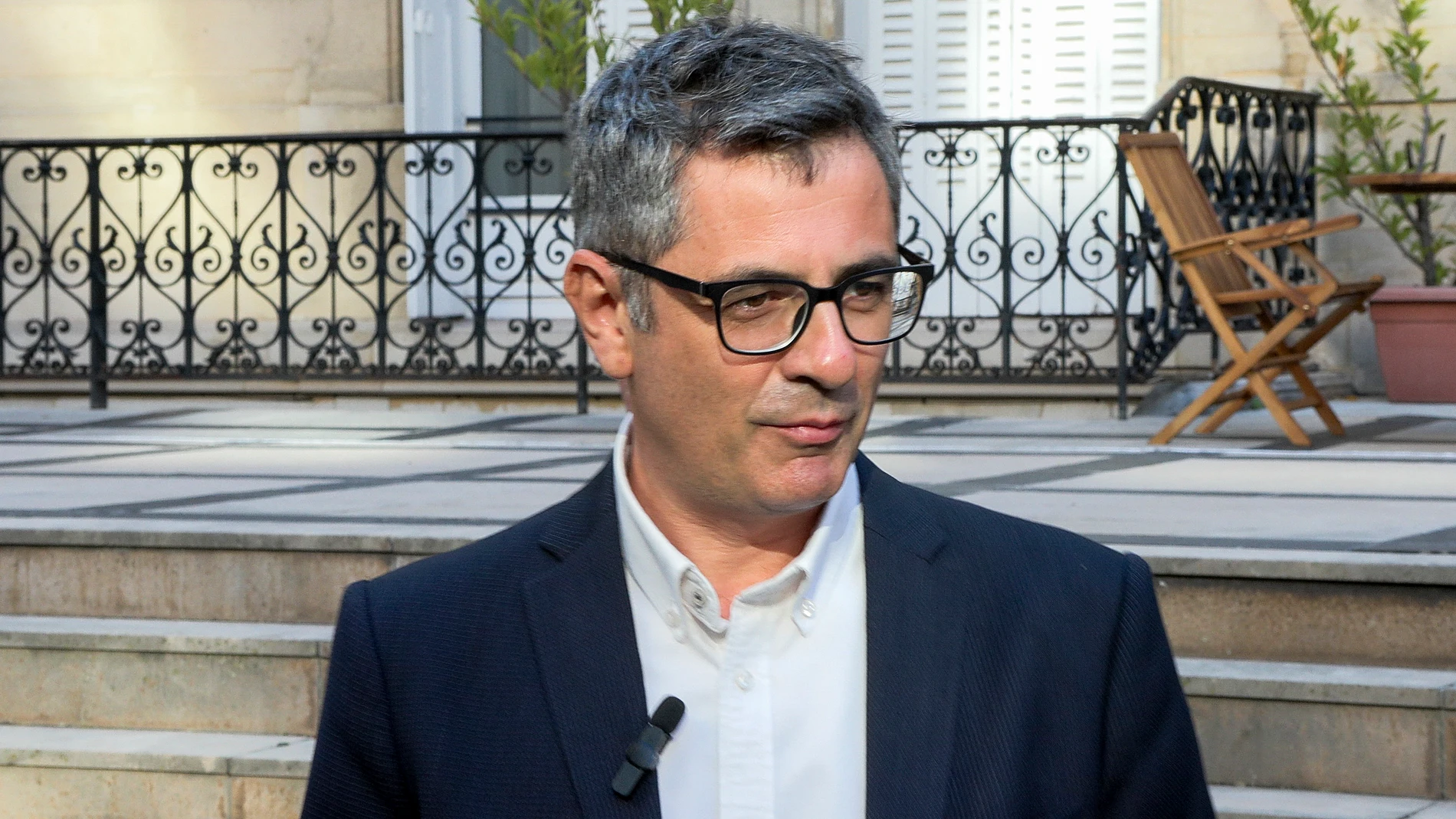 PARÍS, 09/08/2024.- El ministro de Justicia, Félix Bolaños, señaló este viernes que el operativo policial de ayer en torno a la investidura de Salvador Illa y el retorno de Carles Puigdemont era "responsabilidad" de los Mossos, afirmó en unas declaraciones en París. EFE/ Enrique Del Viso