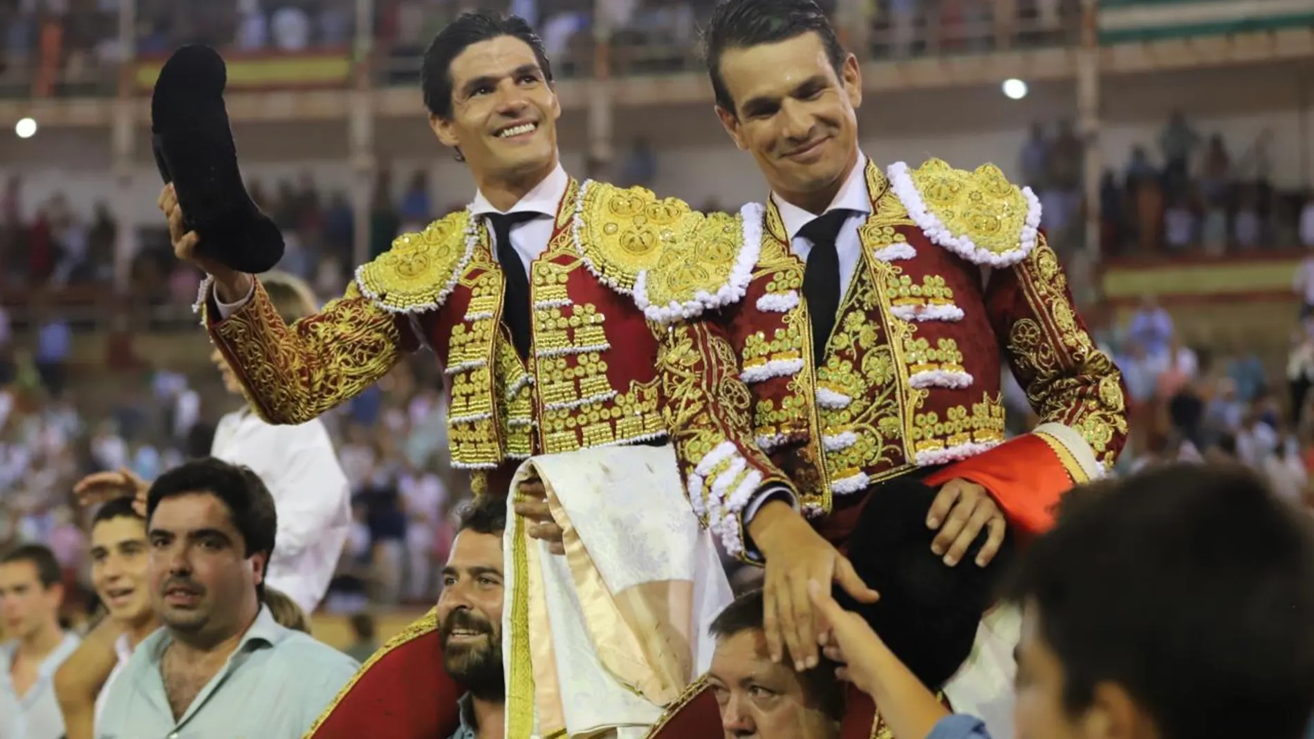 Manzanares y Aguado salen a hombros en El Puerto
