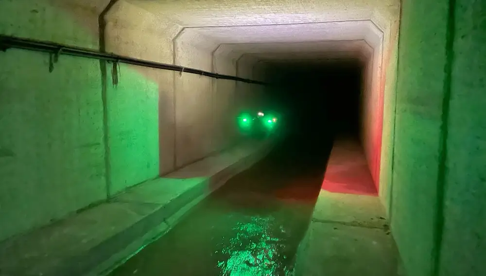 Un dron, mientras realiza una inspección del alcantarillado de Madrid