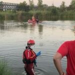 Efectivos de Cruz Roja recuperan el cadáver del río Guadiana Cruz Roja.
