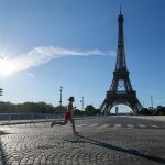 Francia.- Evacuada la Torre Eiffel antes de la clausura de los JJOO por la presencia de un escalador no autorizado