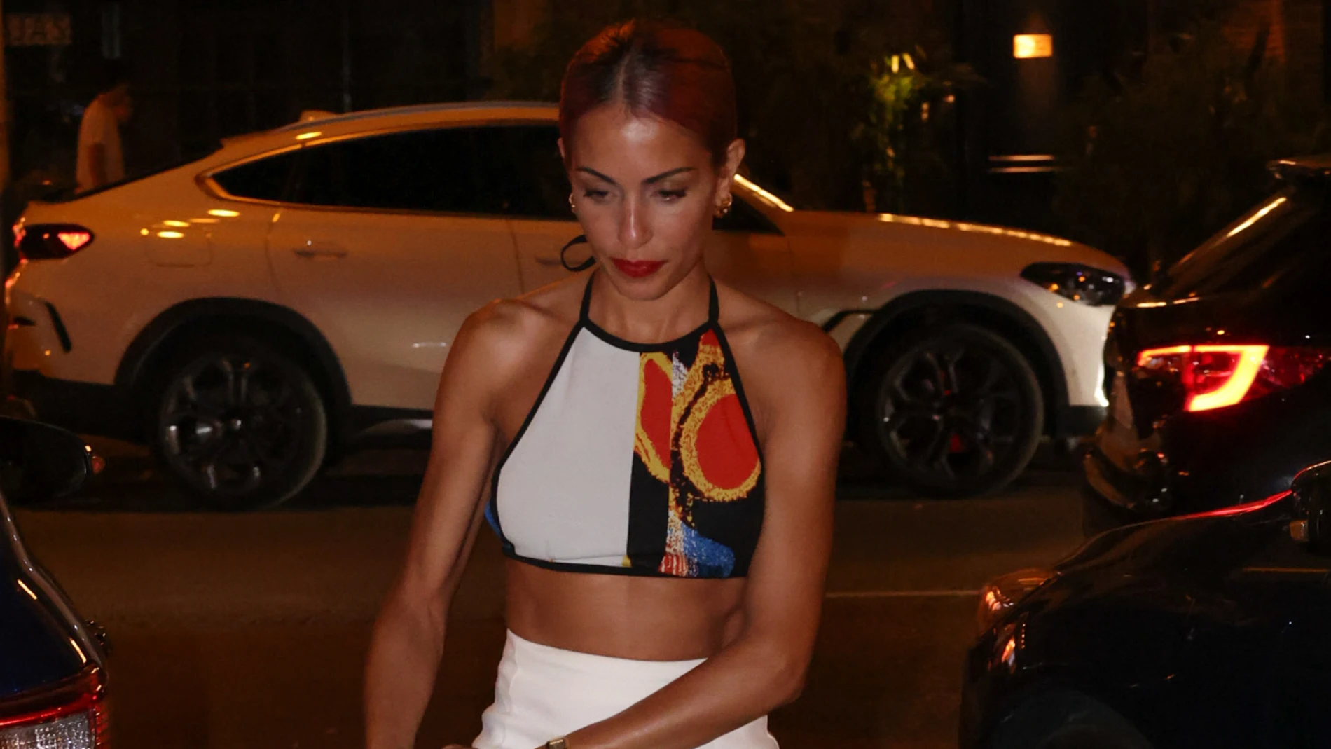 Hiba Abouk de cena.