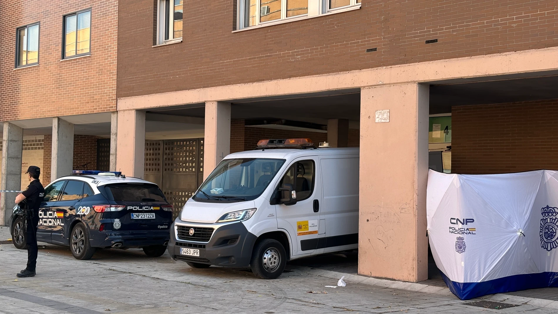 Hallan el cuerpo sin vida de una mujer con signos de violencia tras la extinción de un incendio en una vivienda en Valladolid
