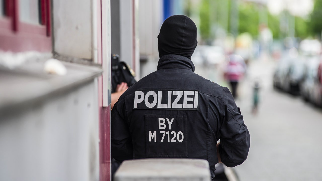 Escándalo en Alemania: 17 policías son acusados de corrupción y abuso de poder