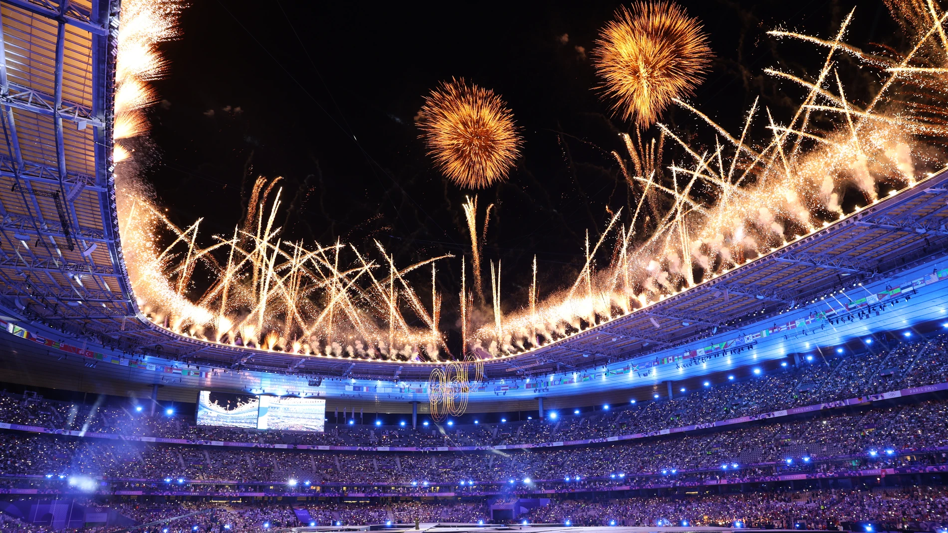 SAINT-DENIS (FRANCIA), 11/08/2024.- Fotografía del final de la ceremonia de clausura de los Juegos Olímpicos de París 2024 celebrada este domingo, en el Estadio de Francia en Saint-Denis (Francia).EFE/ SASHENKA GUTIERREZ