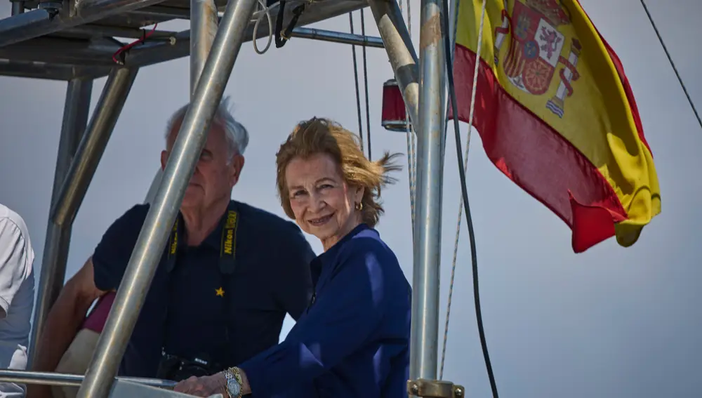 La Reina Sofia en el campo de regatas en Mallorca
