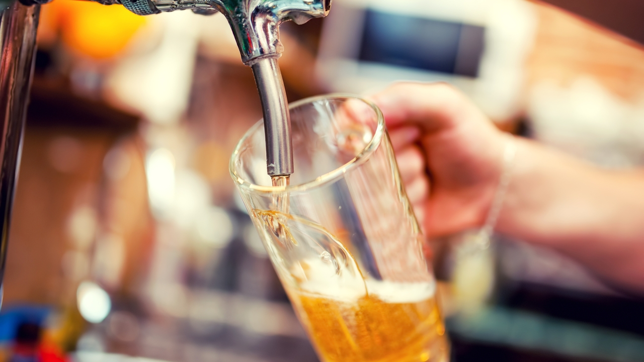 Un grupo de investigadores europeos descubre como crear una cerveza sin alcohol que "emborracha"