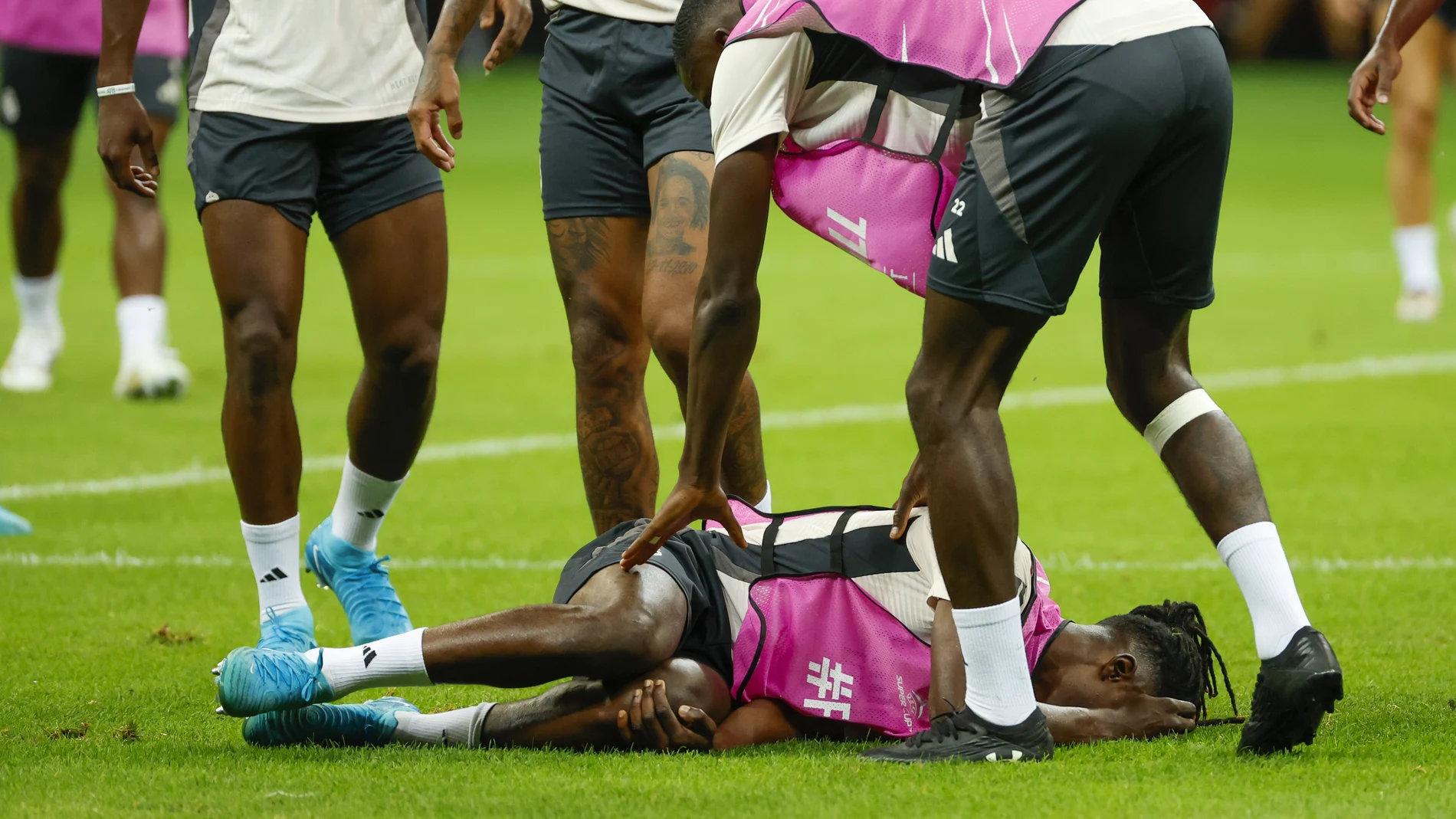 Camavinga se duele de la rodilla izquierda en el entrenamiento del Real Madrid