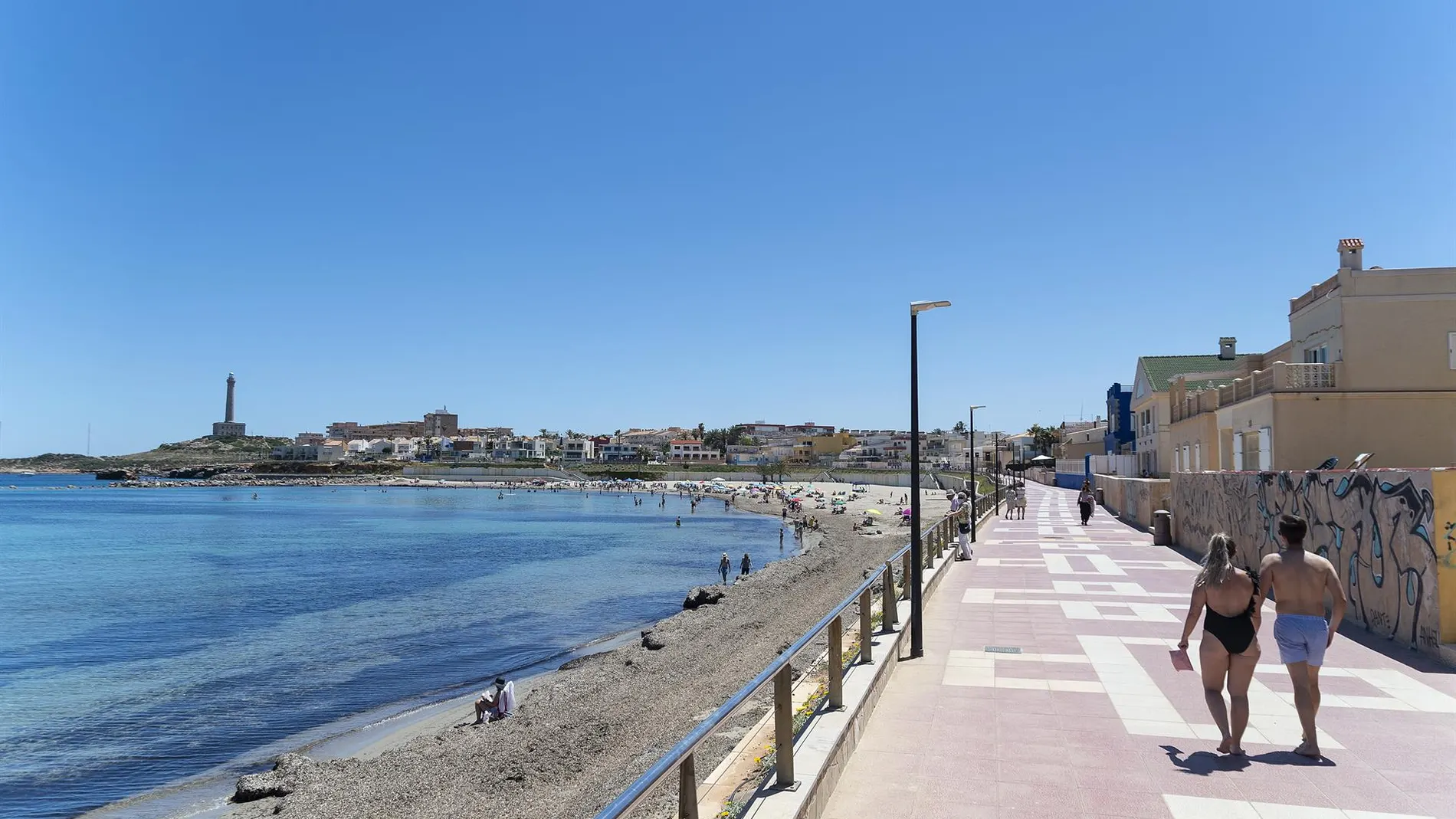 MURCIA.-La bandera verde ondea este martes en todas las playas de la Región de Murcia