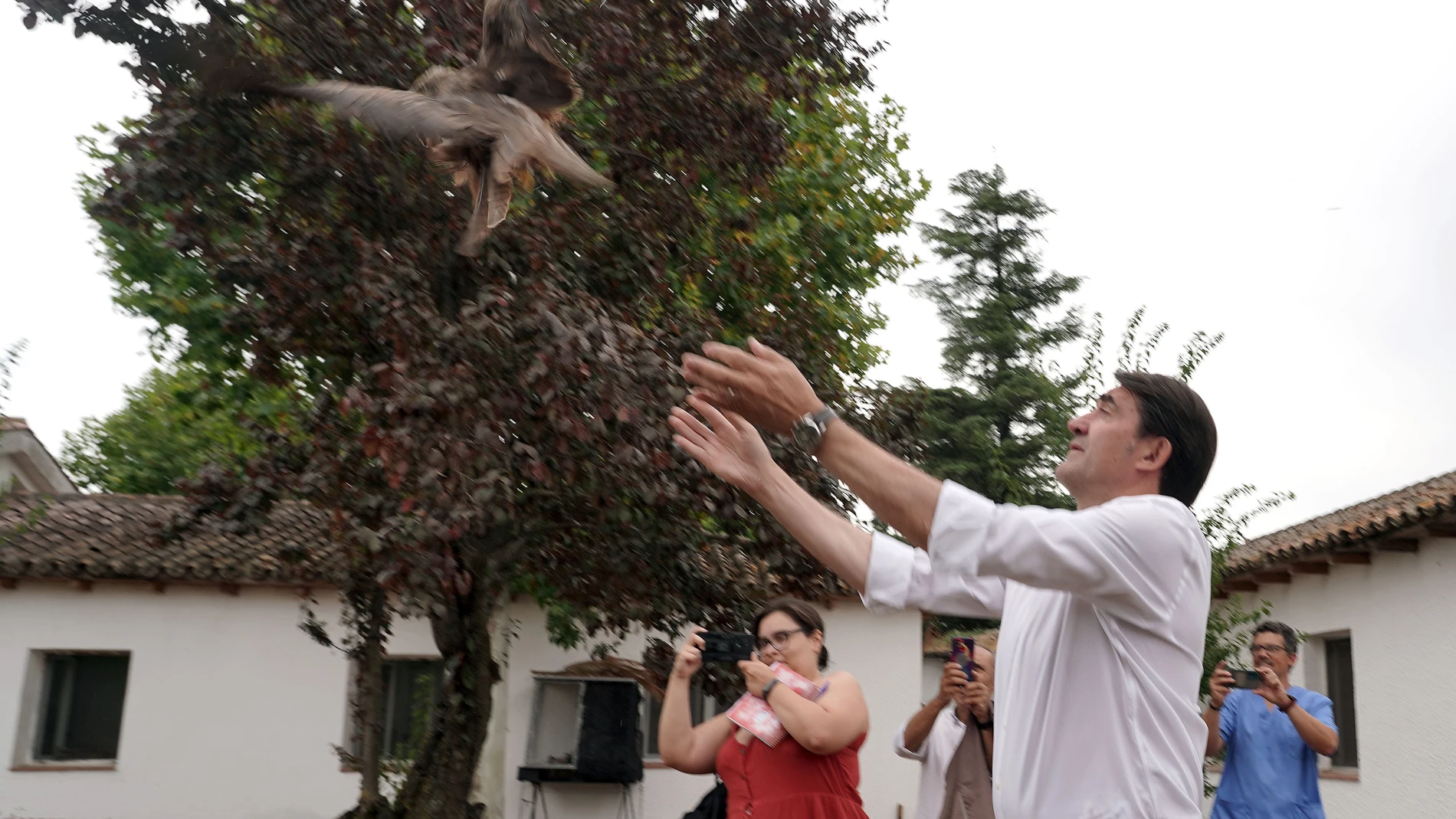 El consejero Suárez-Quiñones visita el Centro de Recuperación de Animales Silvestres
