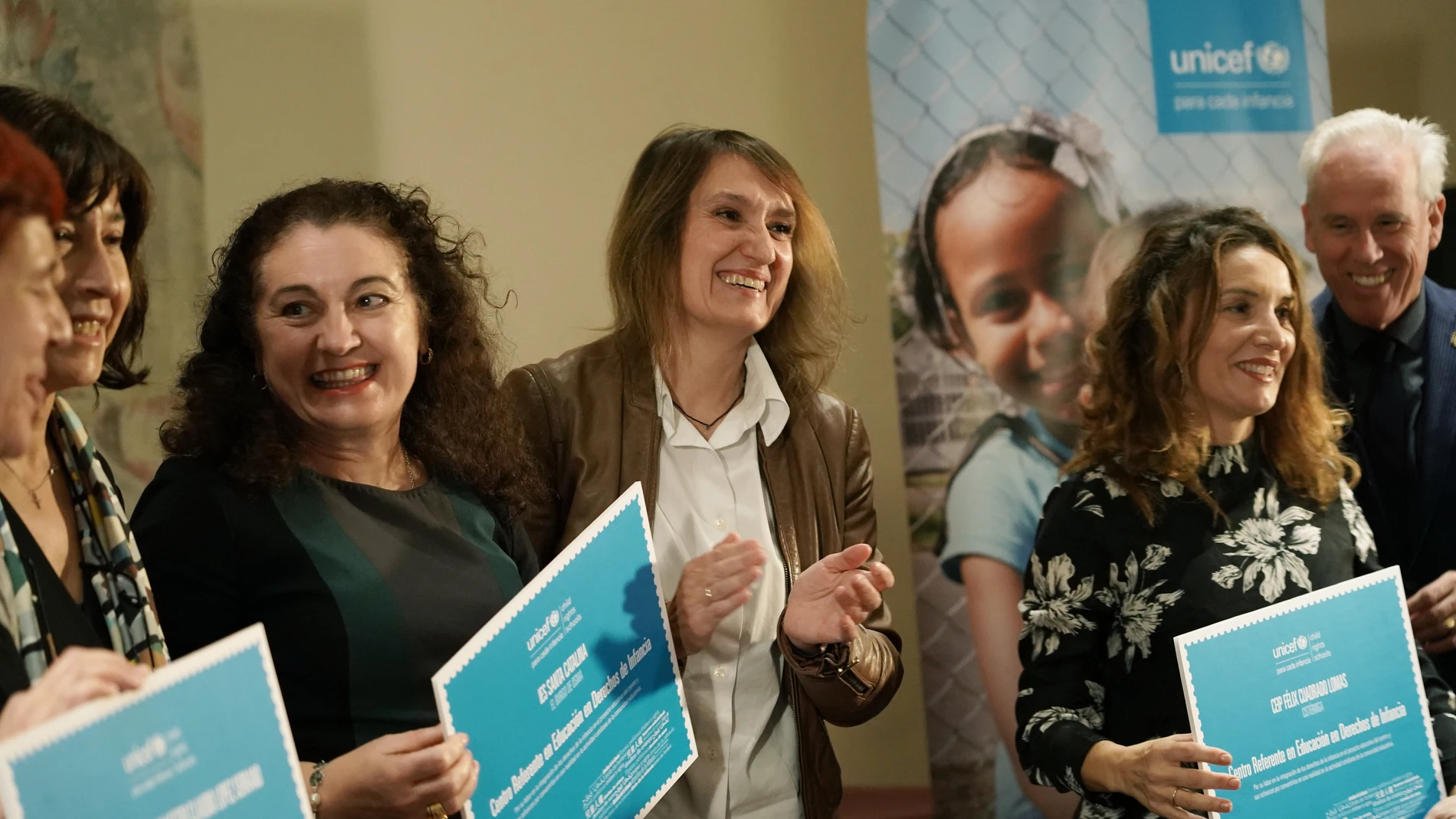La consejera de Educación, Rocío Lucas, durante la entrega de los diplomas a los centros referentes en derechos de infancia y ciudadanía global
