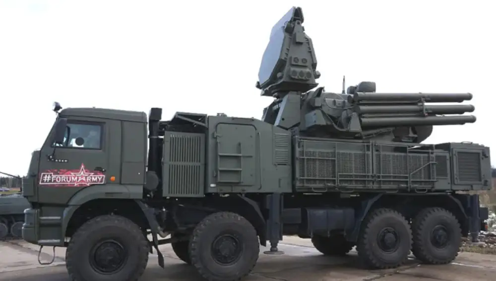 Sistema Pantsir S-1 montado en un camión.