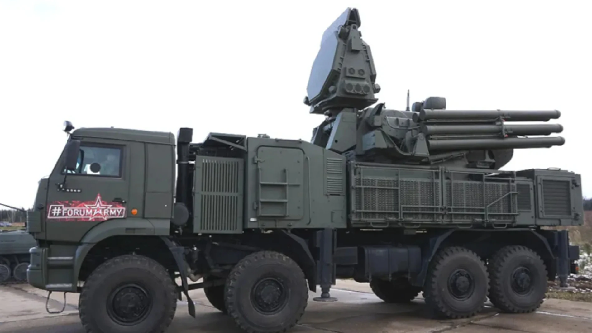 Sistema Pantsir S-1 montado en un camión.