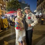 Araceli Lorenzo y Antonio Sánchez, en la Plaza de Cascorro, estos días atrás, bailando el chotis por San Cayetano