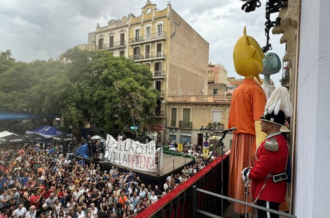 El 'gegantons' dedican el pregón de las fiestas de Gràcia de Barcelona al problema de la vivienda