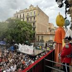 El 'gegantons' dedican el pregón de las fiestas de Gràcia de Barcelona al problema de la vivienda
