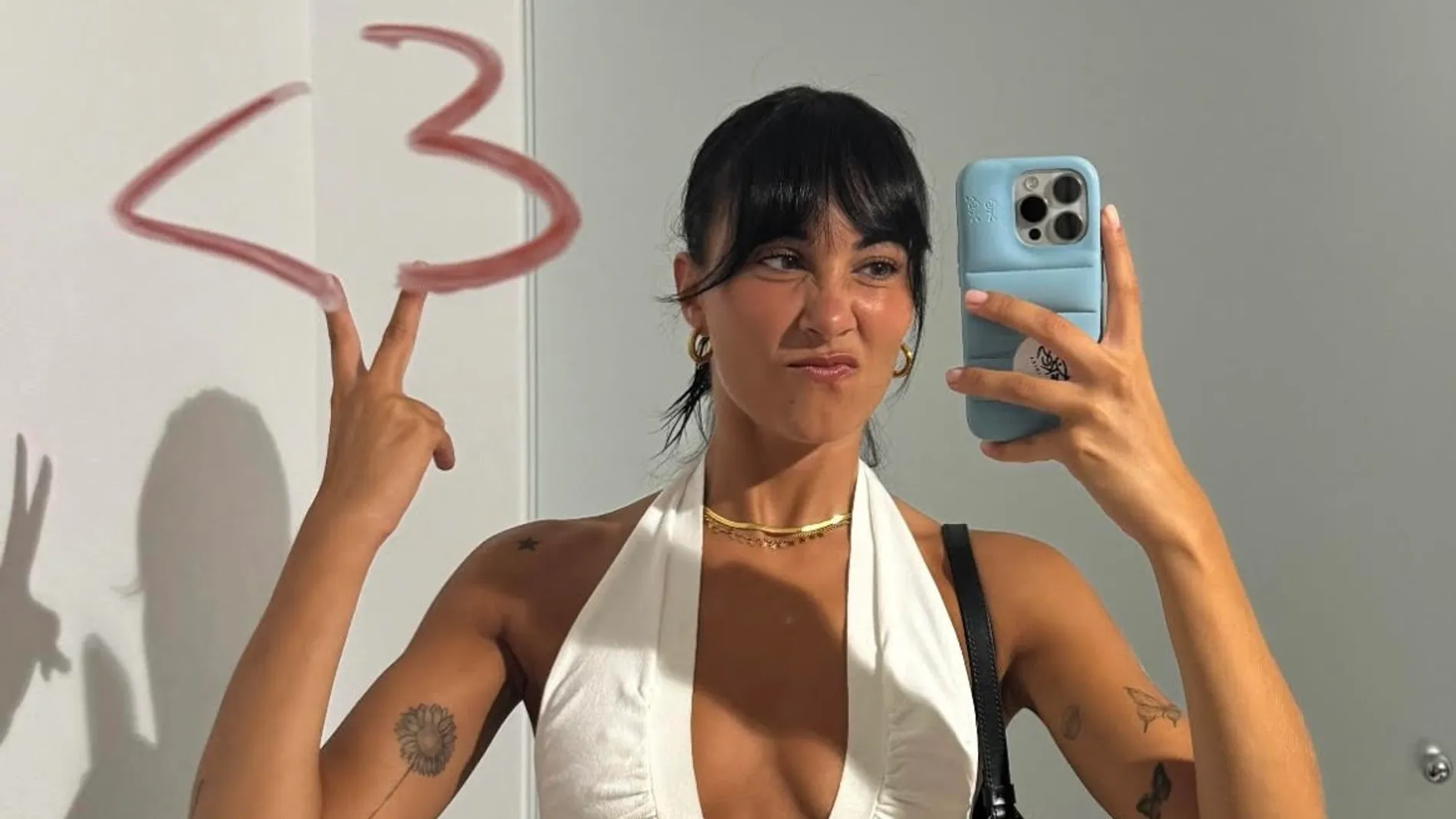 Aitana y su look para irse de fiesta en Ibiza.