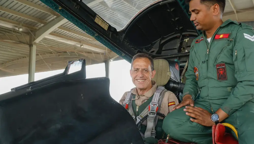 El nuevo jefe del Ejército del Aire, el general Francisco Braco Carbó, a los mandos de un caza de la Fuerza Aérea de India