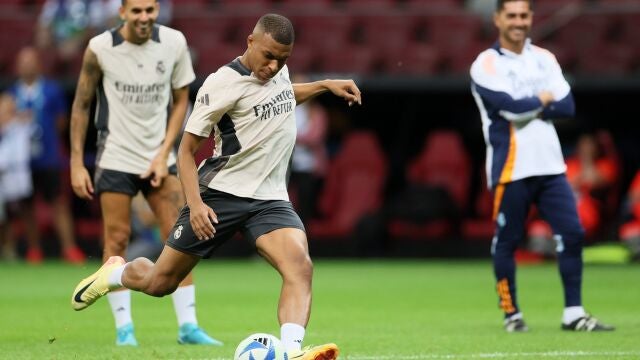 Mbappé, en el último entrenamiento antes de su estreno con el Madrid