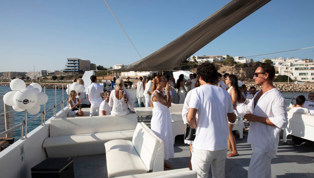 La revista de lujo FEARLESS Magazine desembarca en Ibiza
