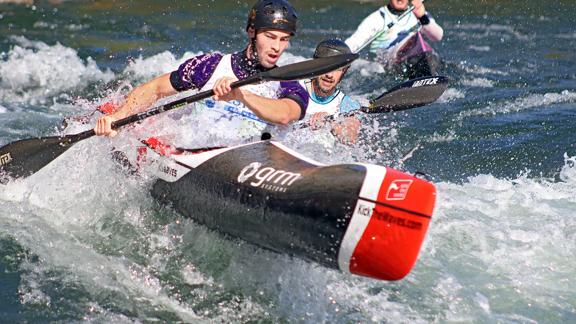 Participantes en el río Esla